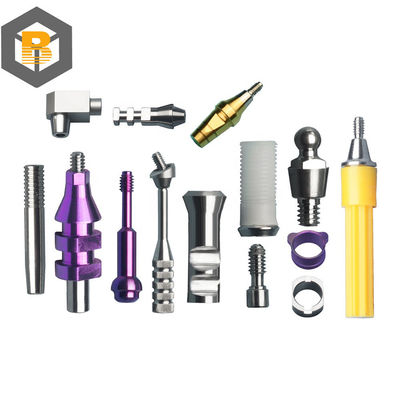Kit universale per impianti dentali con abutment personalizzato