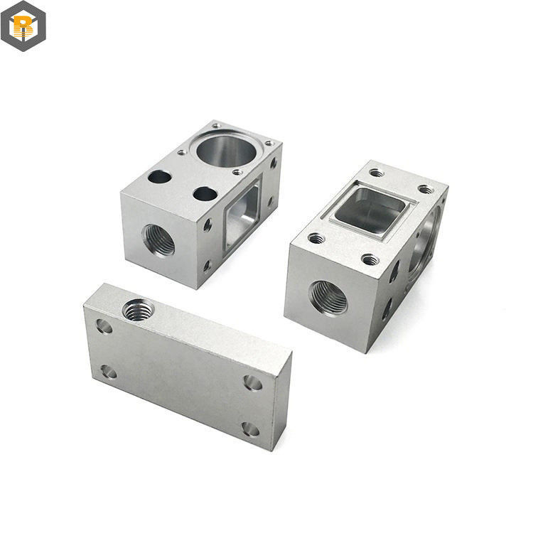 Allegato personalizzato parte 5 asse fresatura CNC Machining Machinery Center Kit per precisione